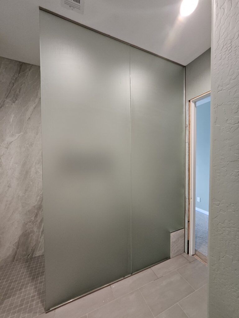 Frosted Floor-Ceiling BN